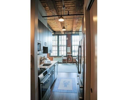 Building Photo - 63 Melcher St