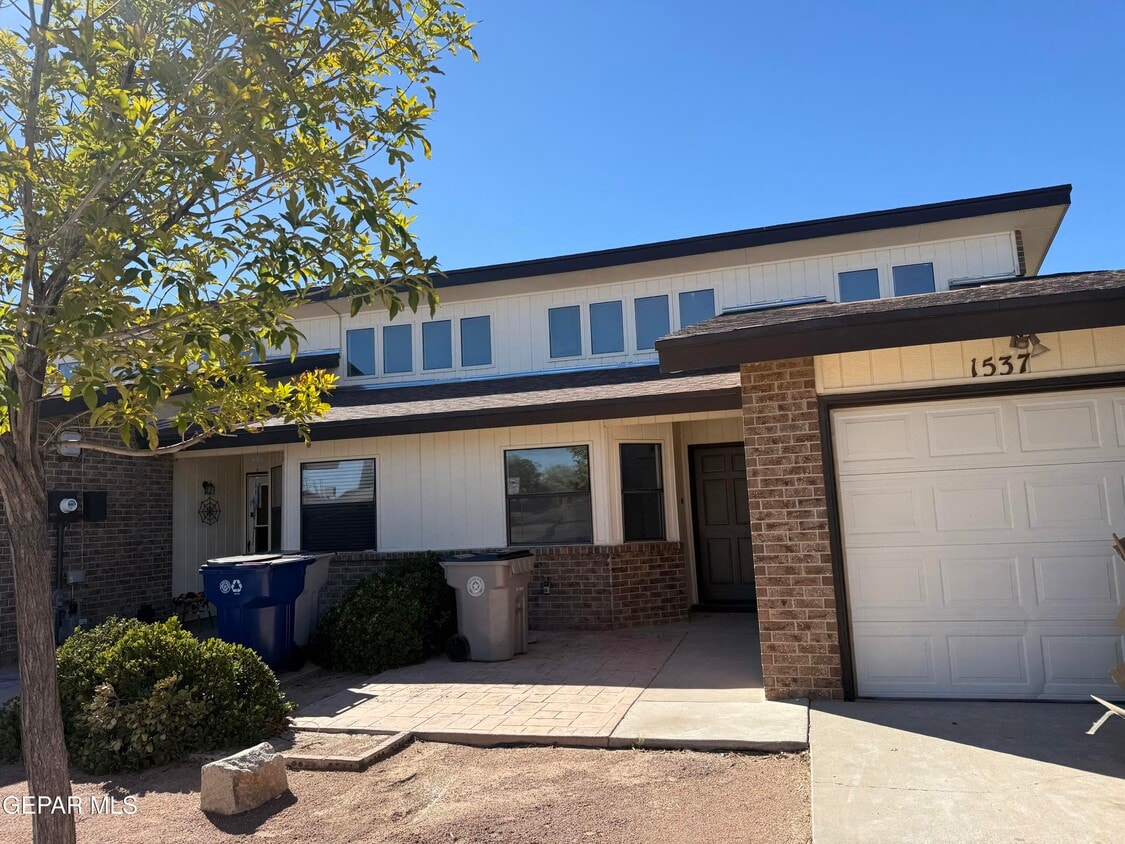 Primary Photo - 1531 Common Dr