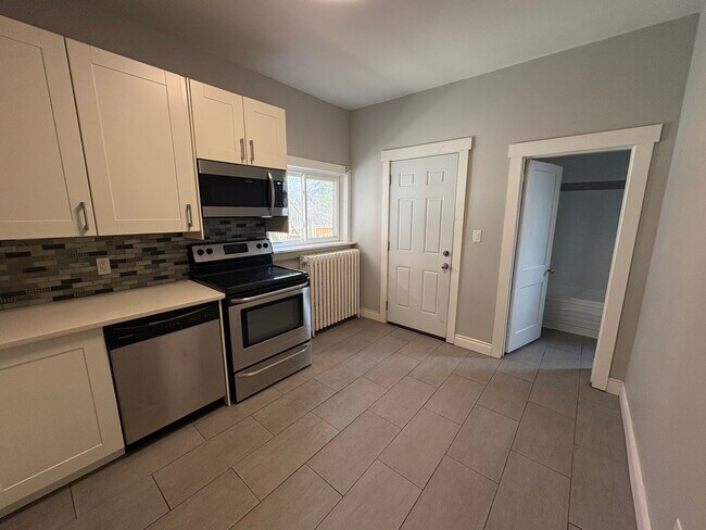 Building Photo - Main Floor 1 Bedroom