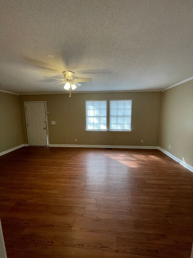 Foto del edificio - Secluded Hilltop Bungalow with Fenced Yard & Front Deck