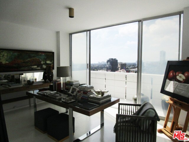 Building Photo - 8787 Shoreham Dr