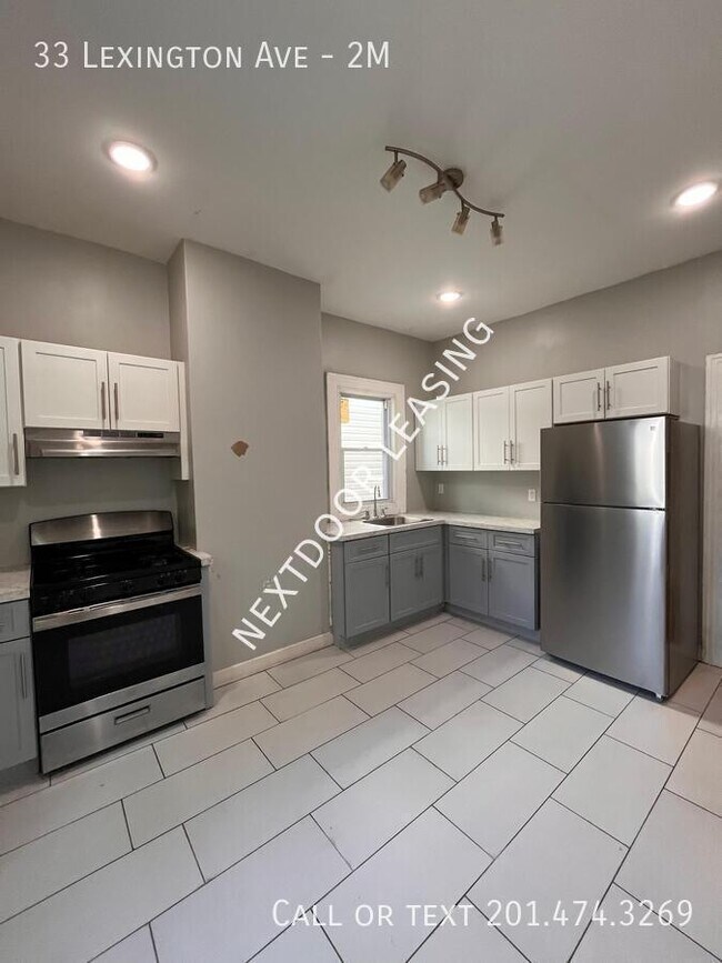 Building Photo - 33 Lexington Ave Building Photo - 33 Lexington Ave