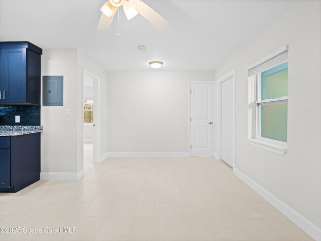 Foto del edificio - 101 Deland Ave