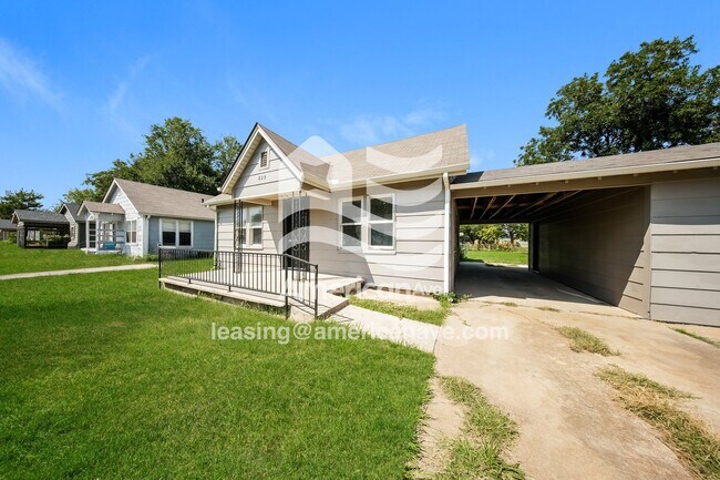 Foto del edificio - 225 E Himes St