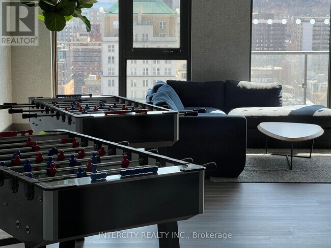 Photo du bâtiment - 75 James St S