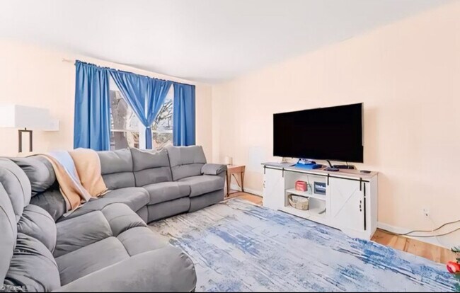 Foto del edificio - 3920 Whitfield Rd