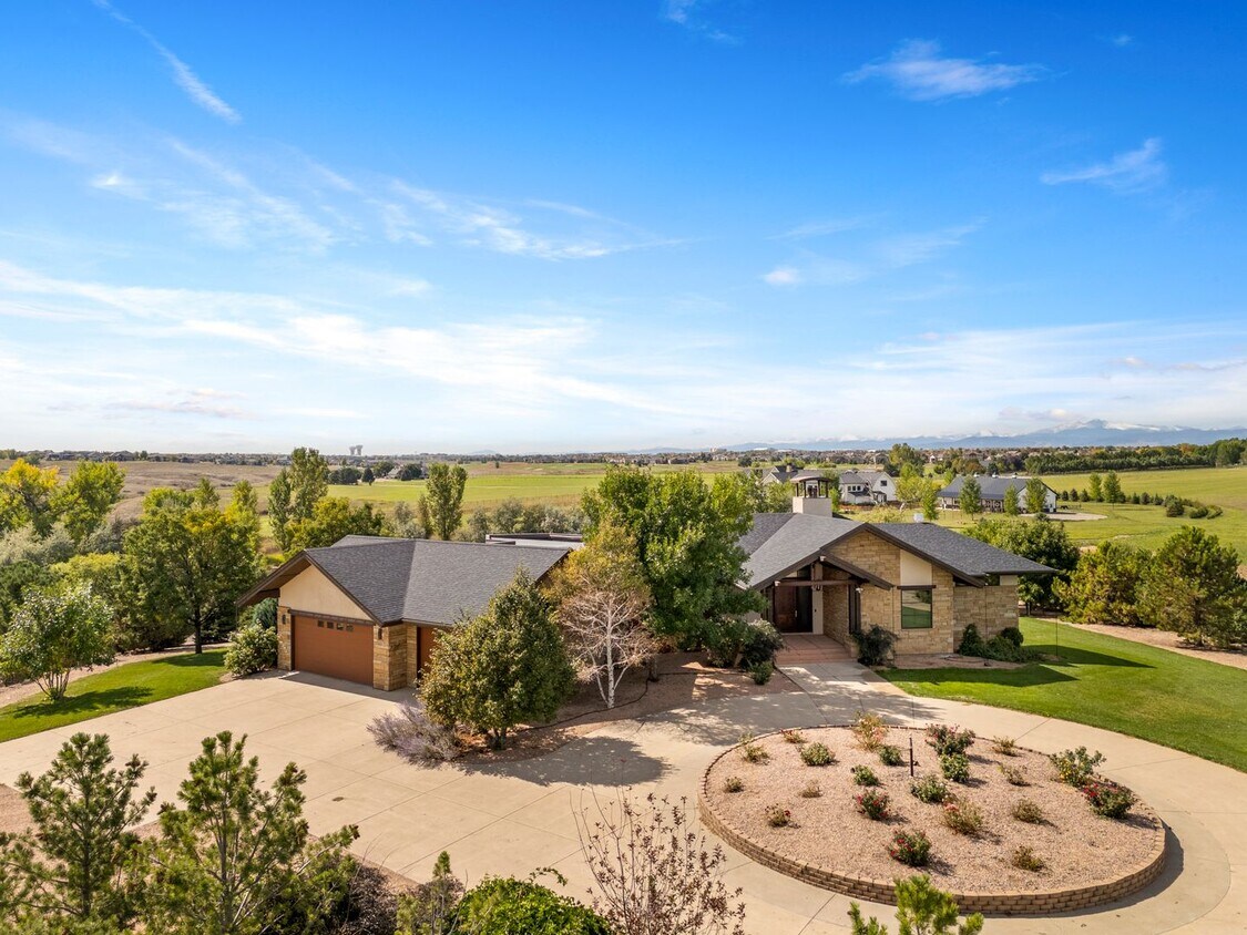 Foto principal - Horse Property on Acreage in Fort Collins!