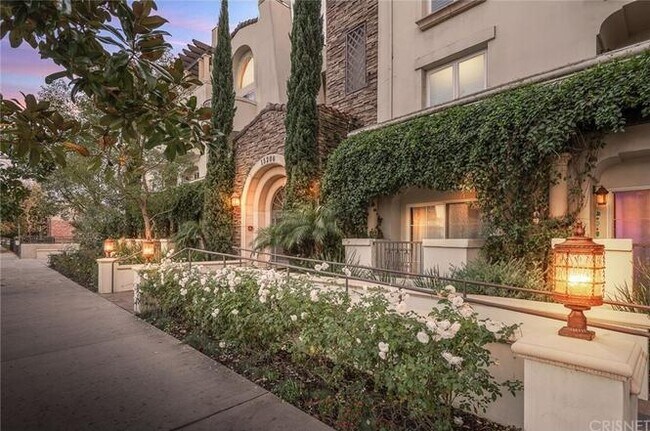 Foto del edificio - 15206 Burbank Blvd