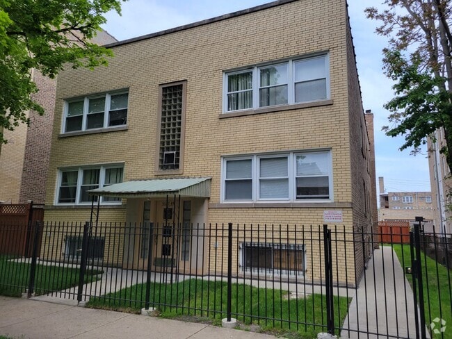 Building Photo - 5645 N Spaulding Ave