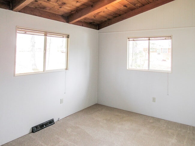 Building Photo - Pet Friendly Home in Chesapeake Ranch Estates
