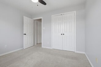 Building Photo - 9419 Stonehouse Ln