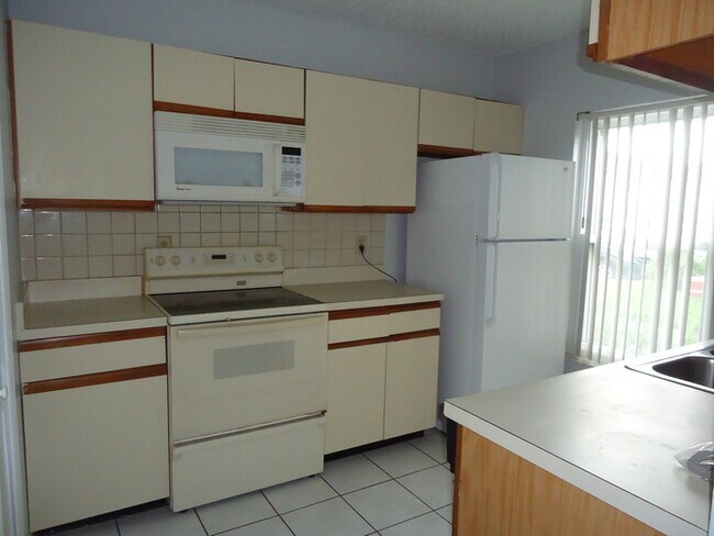 Foto del edificio - 1613 Little River Dr