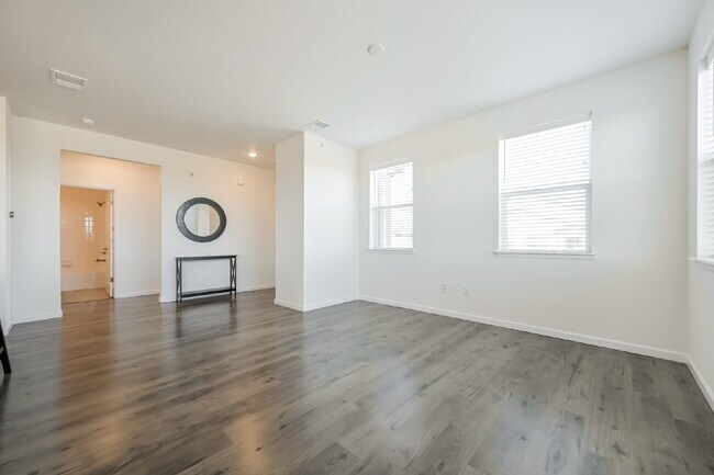 Building Photo - Luxury Top-Floor Condo in Highlands Ranch ...
