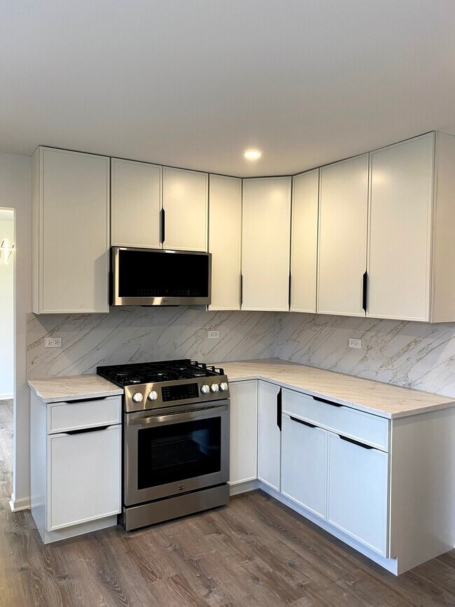 Building Photo - 1346 Leverenz Rd