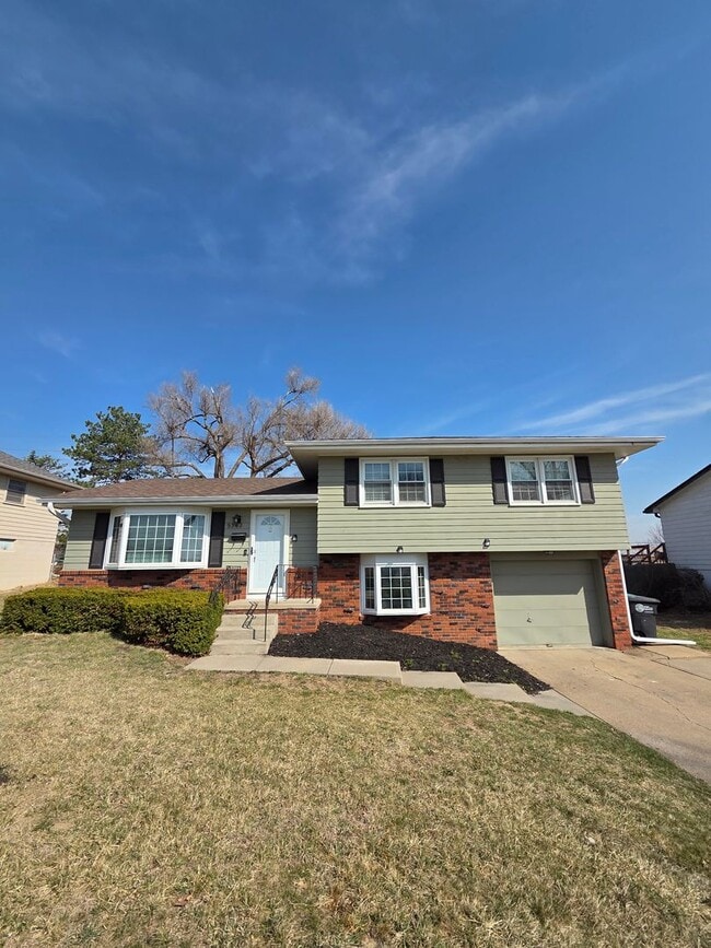 3 bed, 2 bath, 1 car garage, fenced backyard, newly remodeled! - 3 bed, 2 bath, 1 car garage, fenced backyard, newly remodeled! House