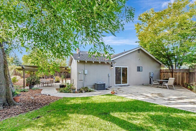 Foto del edificio - Elegant and Spacious 4Bedroom Sunnyvale Home