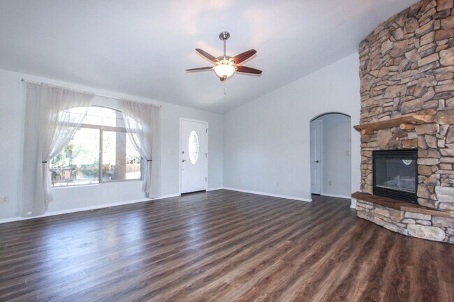 Building Photo - 3 bedroom Home in Diamond Valley