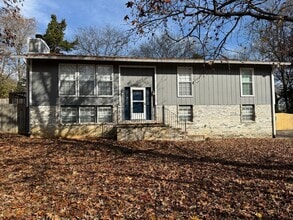 Building Photo - 11105 Lake Hills Dr