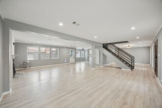 Building Photo - 553 Cane River Ln