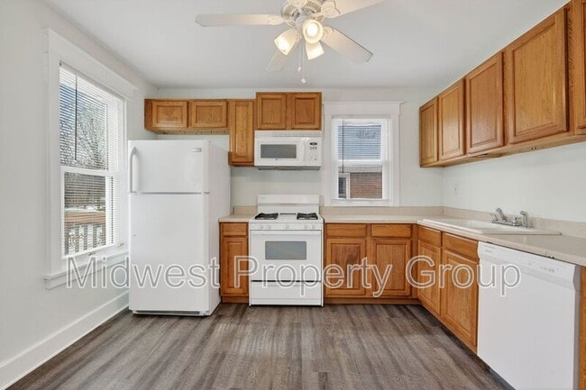 Foto del edificio - 8962 Burton Ave