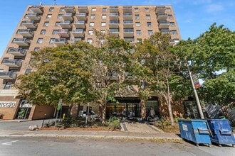Building Photo - 145 York St