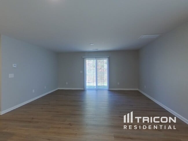 Building Photo - 575 Wooden Duck St