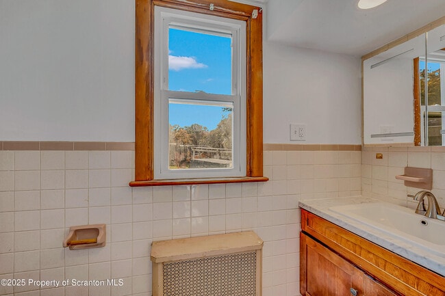 Building Photo - 1202 N Webster Ave