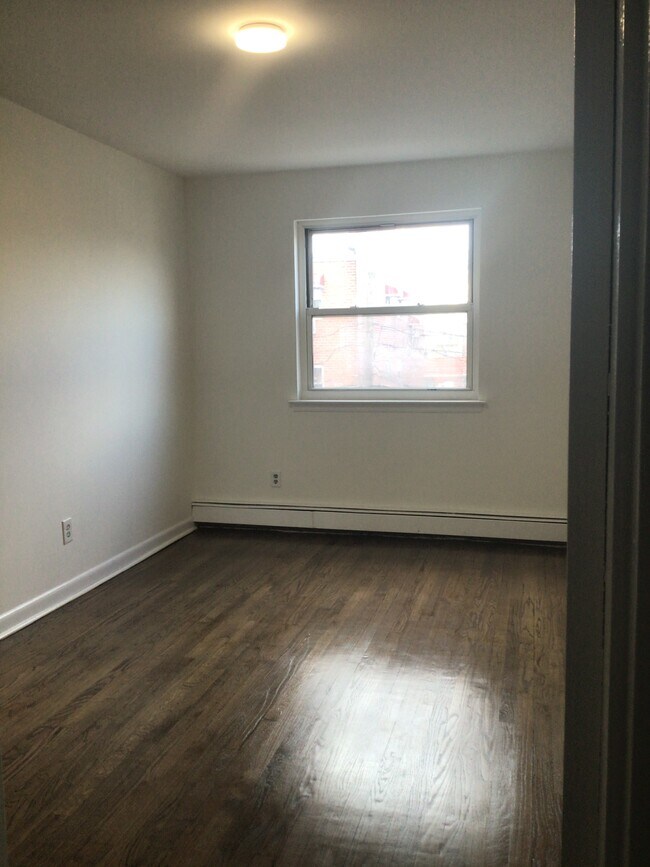 2578 50th St Unit 3rd flr, Woodside, NY 11377 2578 50th St Woodside, NY