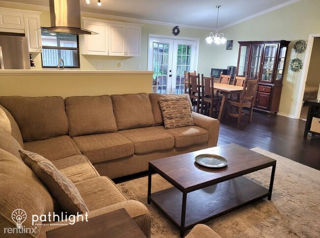 Foto del edificio - 3 br, 2 bath House - 4107 Yellowwood Drive...