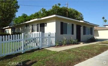 Building Photo - 866 Random Ln