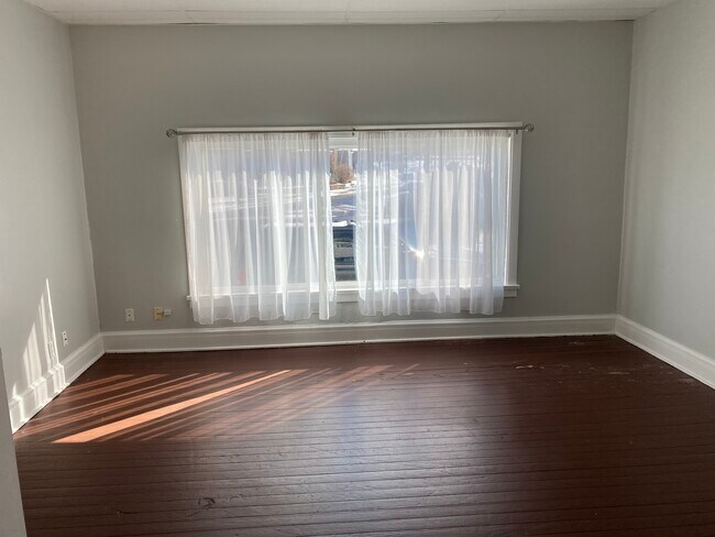 Foto del edificio - 229 Burns Ave