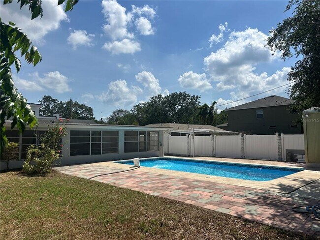 Foto del edificio - 2819 W Bay Haven Dr