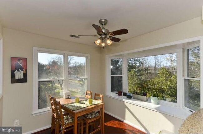 Foto del edificio - 207B Locust St SE