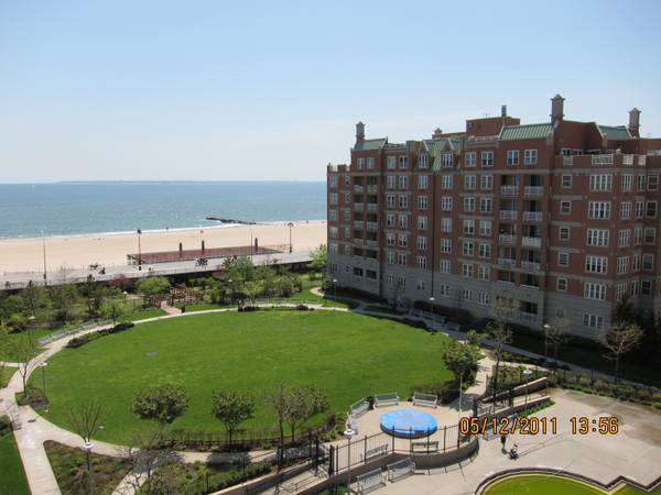 Building Photo - 125 Oceana Dr E