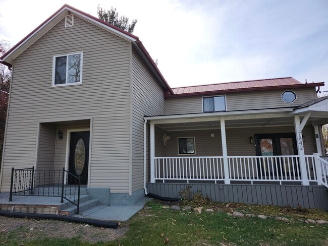 Foto del edificio - Large 4 BR, 2 Bath Country Home and Workshop