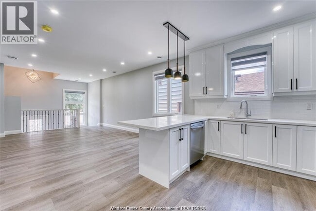 Building Photo - 762 S Pacific Ave