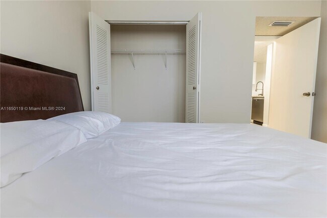 Foto del edificio - 210 SW 11th St