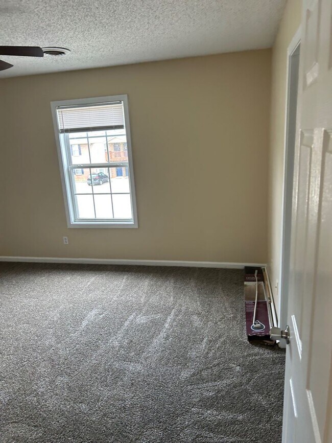 Building Photo - 3839 Jockey Dr