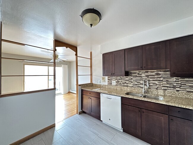 Foto del edificio - 1004 S River Rd