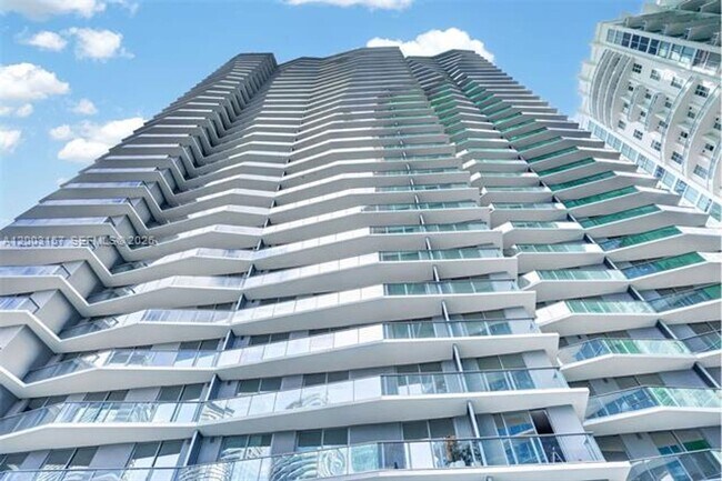 Foto del edificio - 77 SE 5th St