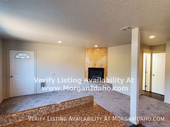 Building Photo - 516 18th Ave N