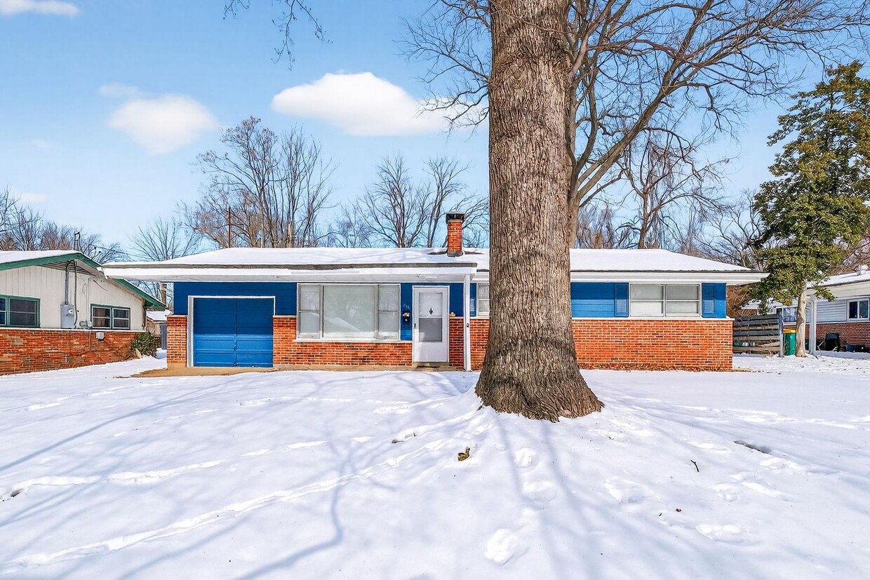 Photo - Now Accepting Section 8 – 2321 Noll Dr,St. Louis, MO