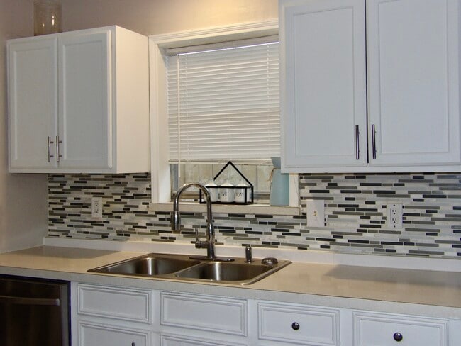 Building Photo - 13711 Oleoke Ln