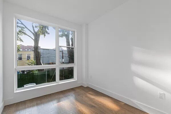 Foto del edificio - 282 E 32nd St