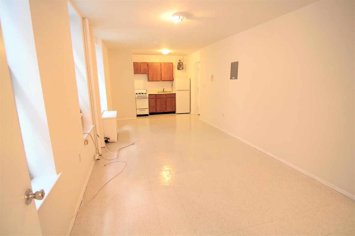 Primary Photo - 206 East 67th Street