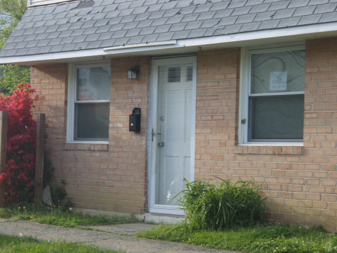 Front - 2629 Parkside Terrace