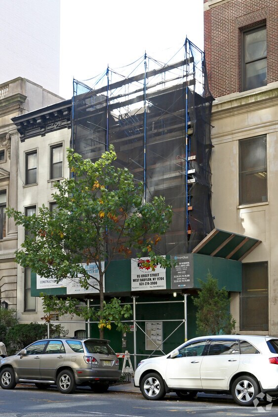 Primary Photo - 1562 Second Ave