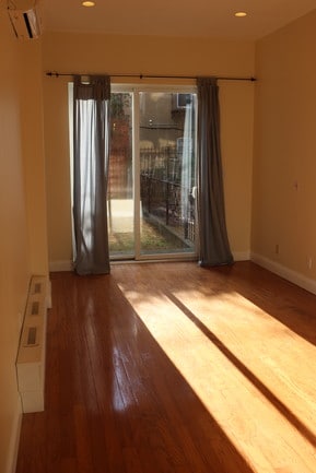 Building Photo - 221 Kingsland Ave