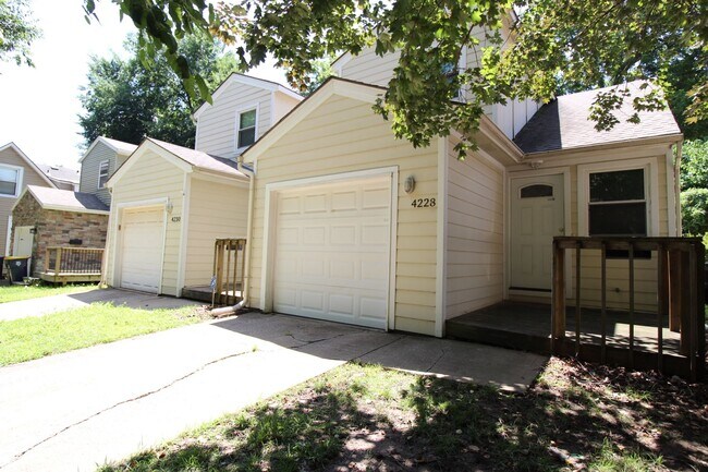 Foto del edificio - 2 Bedroom 1 Bath Duplex in the Westport Area