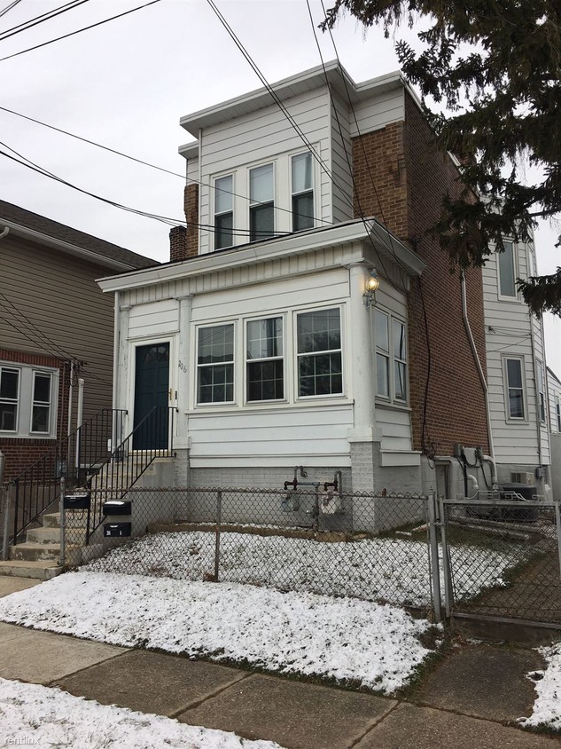 Primary Photo - 206 Saude Ave